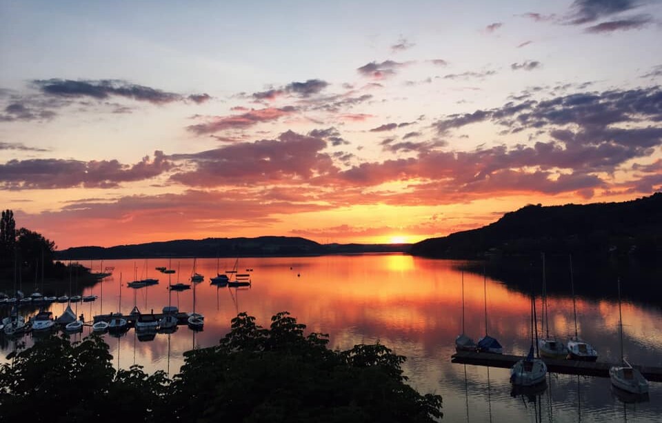 Zimmer mit Seeblick - Sonnenaufgang im Urlaub im Salzburger Land