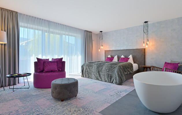 Eines der hellen und geräumigen Zimmer im Hotel Seewirt Mattsee
