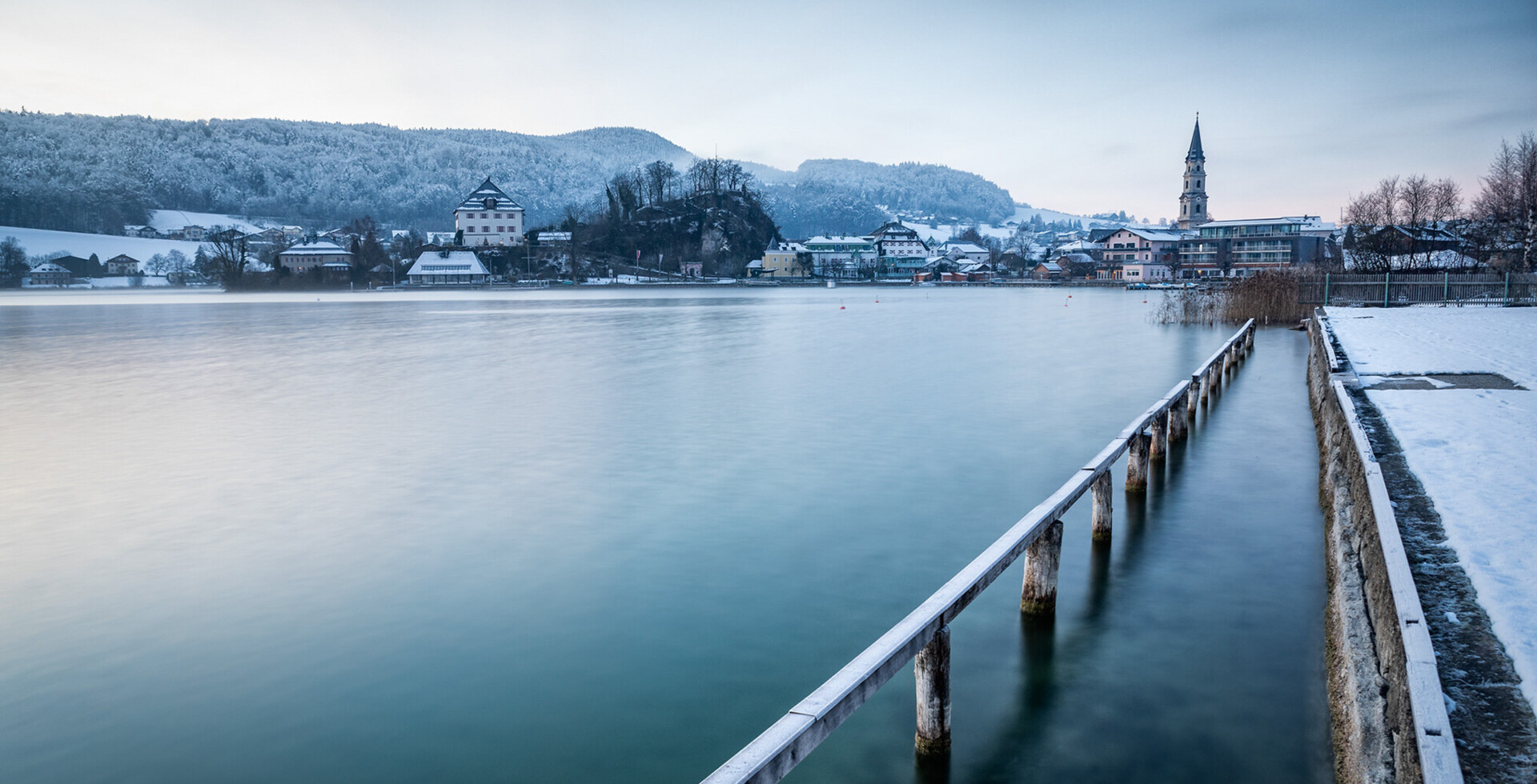Die verschneite Landschaft rund um den Mattsee