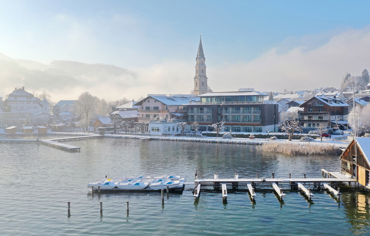 Blick auf den Mattsee im Winter