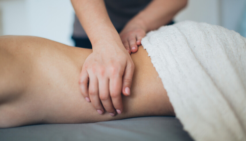 Detailaufnahme einer Rückenmassage