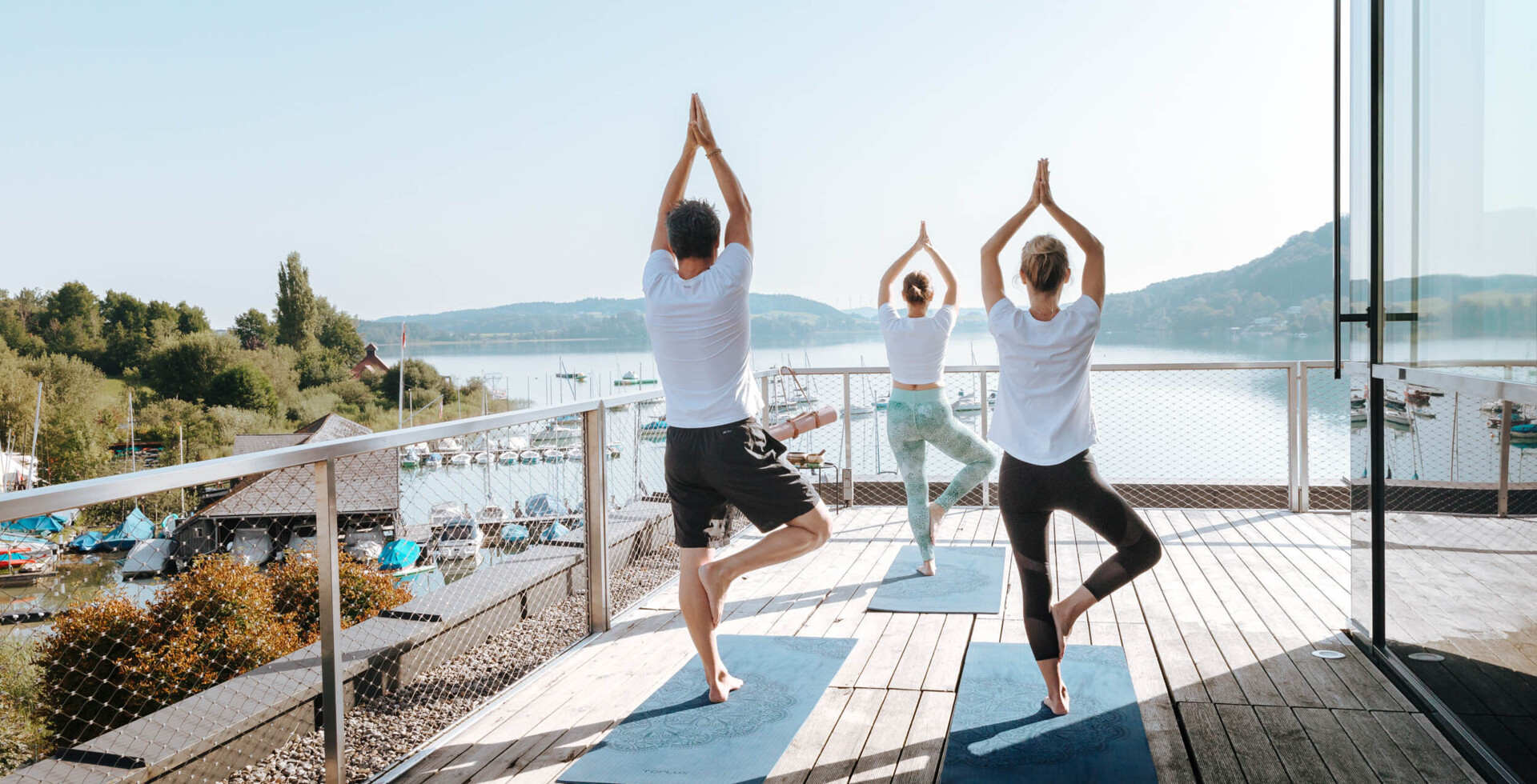 Yoga auf dem Rooftop am Morgen